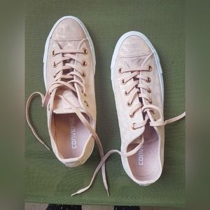 Womens All star Converse shoes, like new.  Size 8